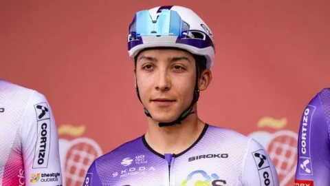 César Macías da la cara por México y termina décimo en la etapa 16 de La Vuelta a España 2026