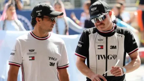 Checo Pérez ve como Valtteri Bottas se hace histórico con Cadillac