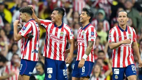 Chivas llega con varias dudas al duelo ante Querétaro por lesiones y convocatorias