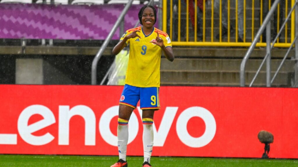 Jugadora de la Selección Colombia festejando.