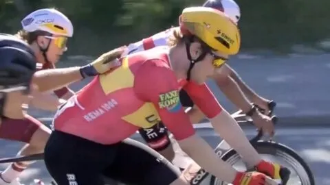 Carl-Frederik Bévort sorprende en la etapa 2 de la Cro Race y consigue su primer triunfo del año