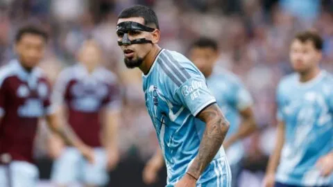 ¿Se convierte en amuleto? Daniel Muñoz se adueña de la titular y Nottingham Forest celebra por primera vez