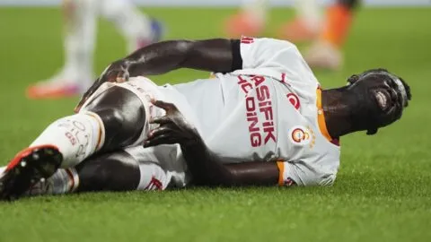 Dávinson Sánchez pasa del autogol al alivio: Galatasaray vence al Basaksehir
