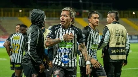 ¡Con golazo de tijera! Dayro Moreno se viste de héroe y pone al Once Caldas en los ocho