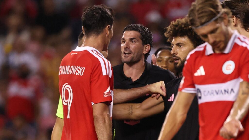 Rodrigo de Paul le presume a Lewandowski | Getty Images via AFP