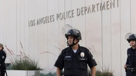 LAPD instalará cámaras lectoras de placas en postes de luz de Los Ángeles: lo que se sabe del plan piloto