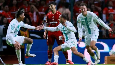 ¡Los Santos se aparecen en el Infierno! Villalba sella la remontada ante Toluca con gol de último minuto