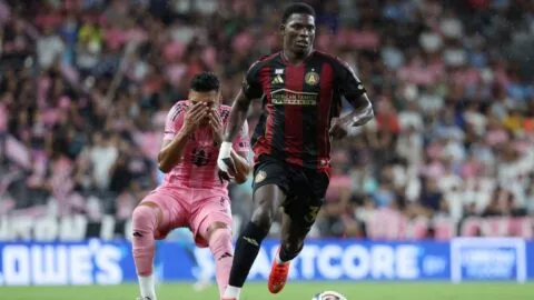 Embolo tiene su revancha contra Messi