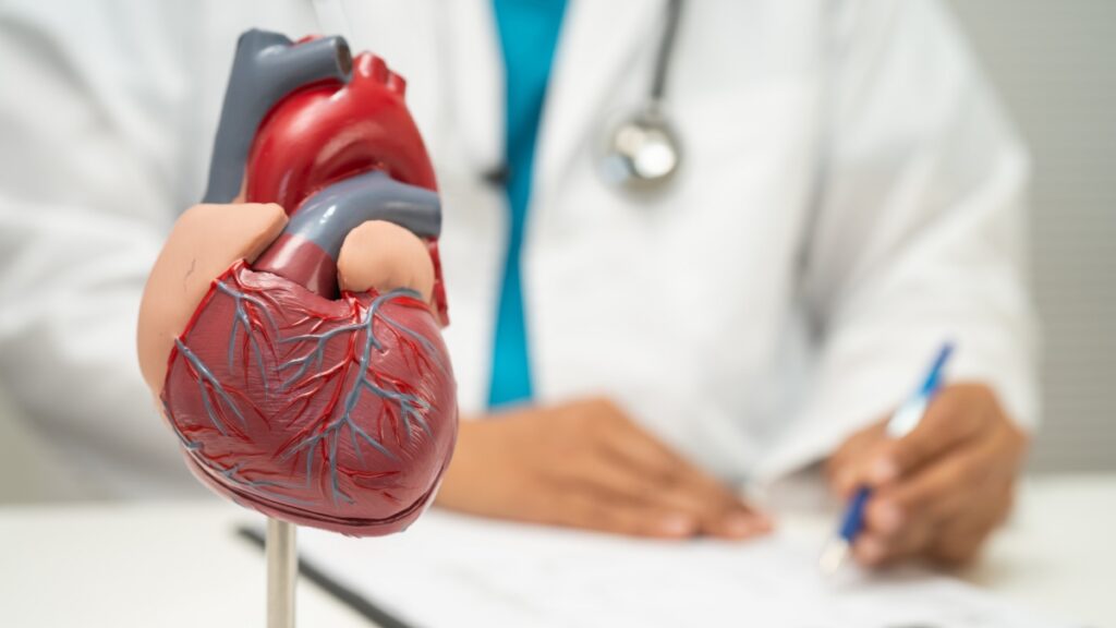 Casi un tercio de los adultos hispanos tiene un dominio limitado del inglés, lo que dificulta las consultas médicas.