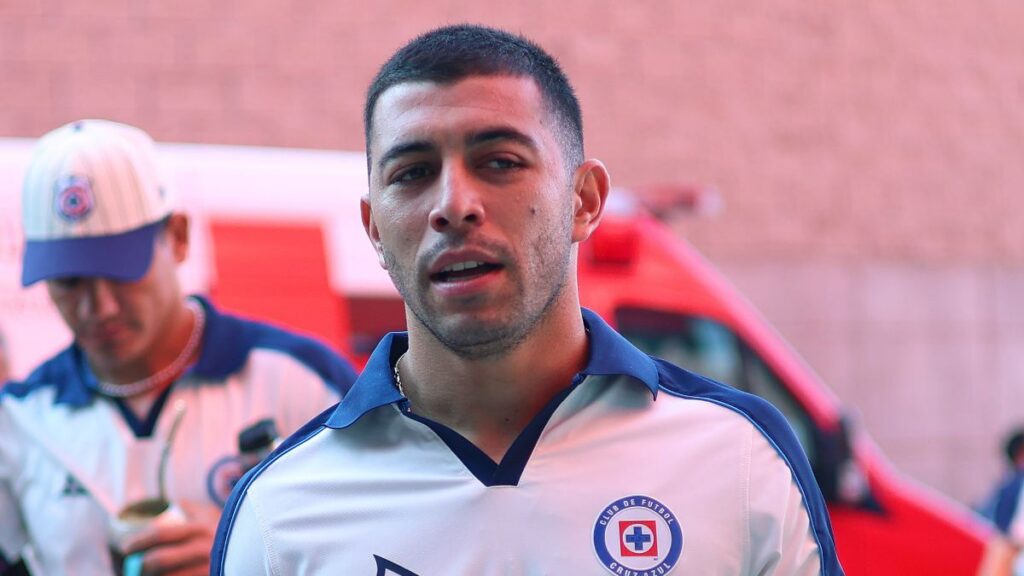 Erik Lira no ha reportado con Cruz Azul