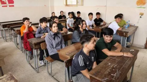 SEP anuncia acuerdo para restringir celulares en las escuelas: ¿Desde cuándo aplica?