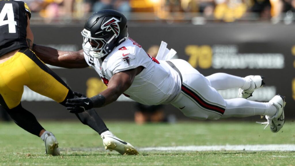 Divine Deablo durante el partido Falcons vs Steelers NFL 2026