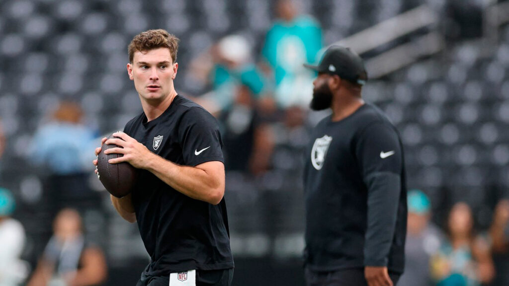 Fernando Mendoza llegó a la NFL como número 1 del Draft después de ganar el Heisman y el campeonato nacional con Indiana. Pero su historia profesional apenas comienza: en Las Vegas espera su oportunidad detrás de Kirk Cousins.
