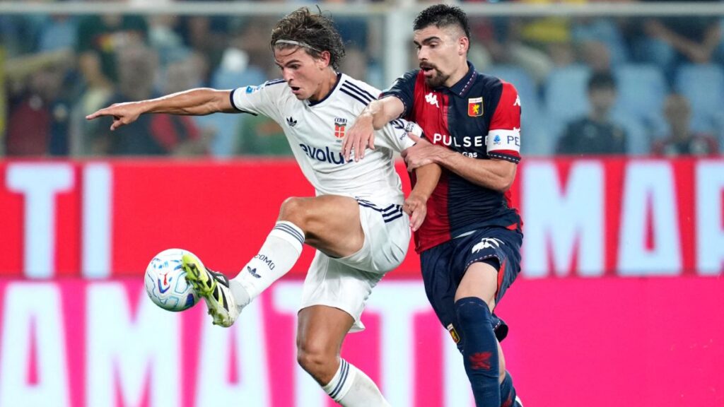 El mexicano Johan Vásquez durante el partido entre Genoa vs Como de la Serie A 2026