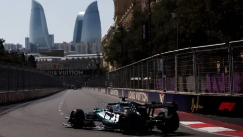 George Russell y Mercedes dominan los primeros entrenamientos del Gran Premio de Azerbaiyán; Checo fuera del top 10