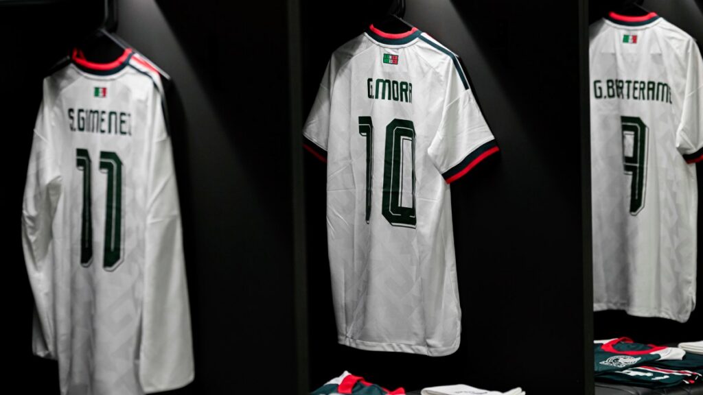 Gilberto Mora utilizará el número 10