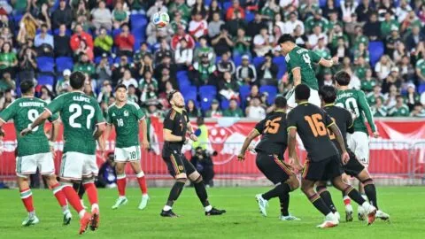 ¡México reacciona ante Perú! Un cabezazo de Víctor Guzmán rescata el segundo empate en la Era Márquez