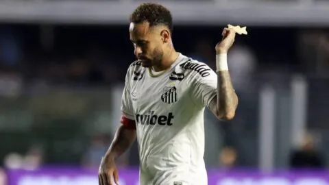 ¡Otra vez Neymar! Sale lesionado en eliminación ante Palmeiras y enciende las alarmas en Santos