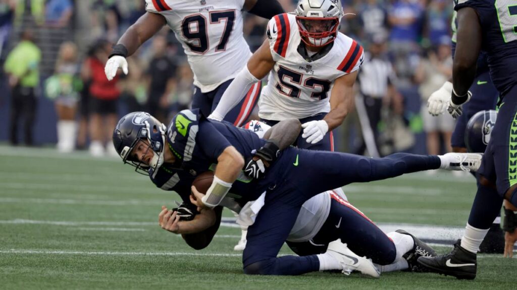 Sam Darnold preocupa a Seahawks tras salir del campo en la revancha del Super Bowl