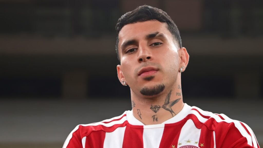 Gustavo Puerta es presentado en el Olympiacos.
