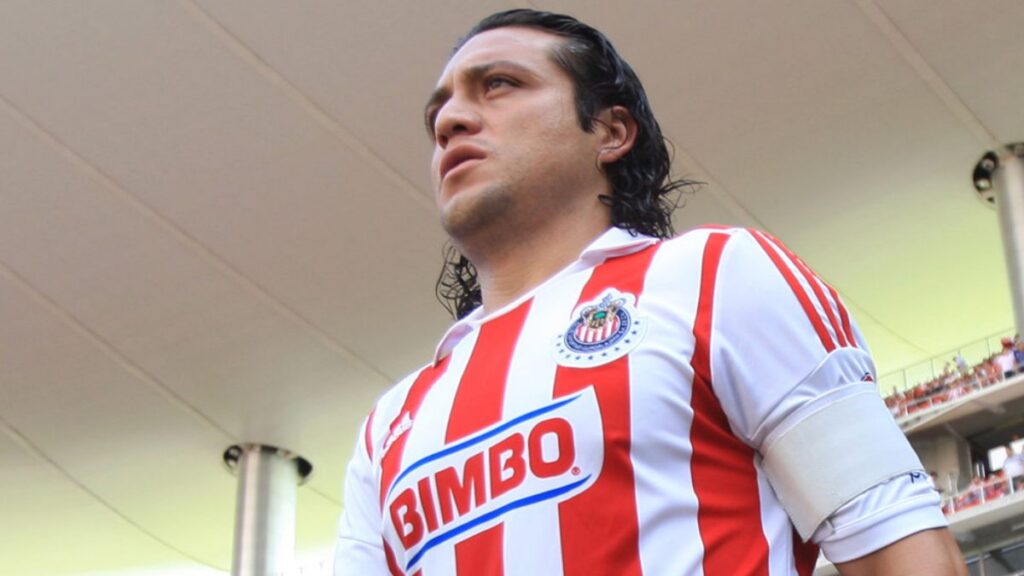 Héctor Reynoso explica cómo la Copa Libertadores atrajo interés extranjero hacia su carrera mientras jugaba en Chivas.