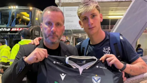 Un narrador argentino no pudo contener la emoción al relatar el debut de su hijo