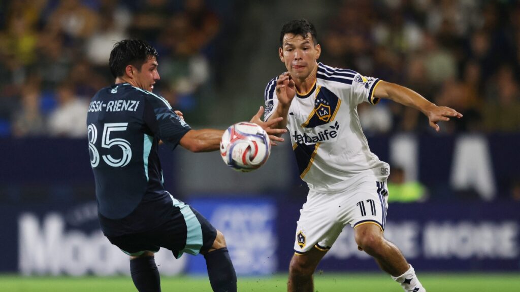 Hirving Lozano, #11 delantero del LA Galaxy