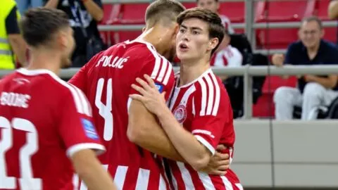 Hormiga González marca su primer doblete en Europa en la victoria del Olympiacos ante Volos