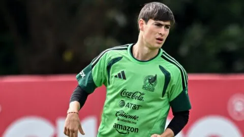 Hormiga González, desatado en su primer entrenamiento con la Selección Mexicana