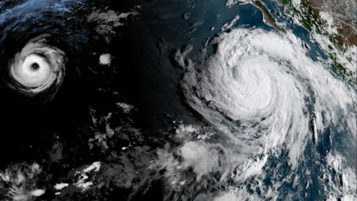 Según el Centro Nacional de Huracanes (NHC), Marie registra vientos de 92 mph y su desplazamiento es en dirección oeste-noroeste, a unas 9 mph.