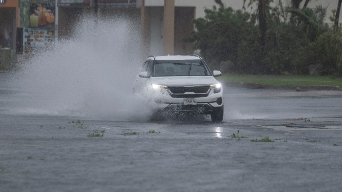 En Phoenix, la agencia federal mantiene una vigilancia de inundación hasta las 11:00 pm (PT) del miércoles.