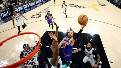 Los Knicks suspenden la venta de boletos por un error de precios: el debut de LeBron llegó a más de 1,200 dólares