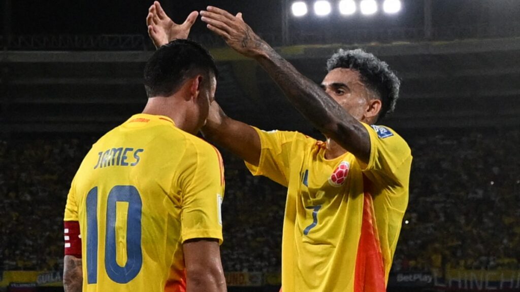 James Rodríguez y Luis Díaz con la Selección Colombia.