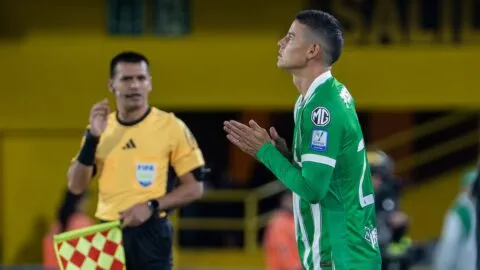 ¡Una noche para la historia! James Rodríguez reaparece en el fútbol colombiano tras casi 19 años