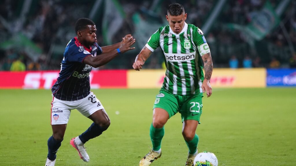 James Rodríguez ante Junior