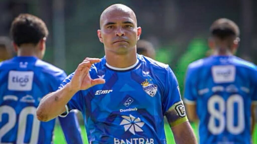 Janderson Pereira convirtió para el triunfo de su equipo | Facebook Cobán Imperial