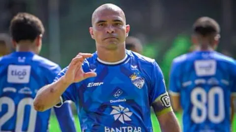 Janderson Pereira aparece al rescate de Cobán Imperial ante Aurora
