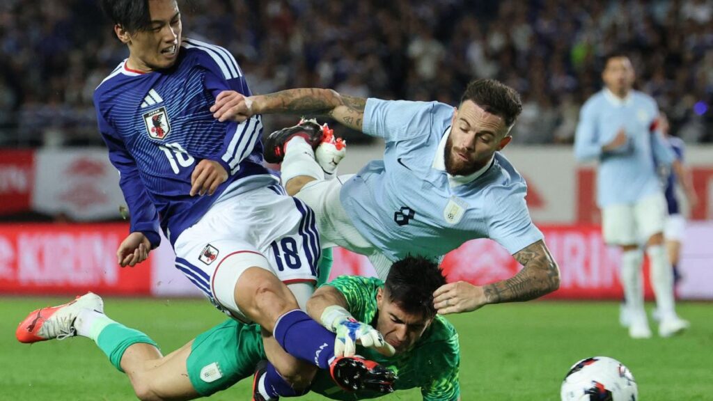 Uruguay pierde ante Japón en el primer partido de Diego Forlán como DT