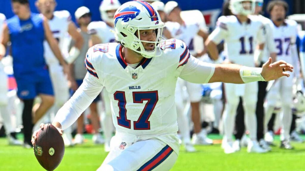 Josh Allen durante un partido de pretemporada 2026
