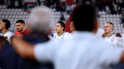 'Arriero' Herrera, entre la espada y la pared: presión de la hinchada y respaldo de sus jugadores