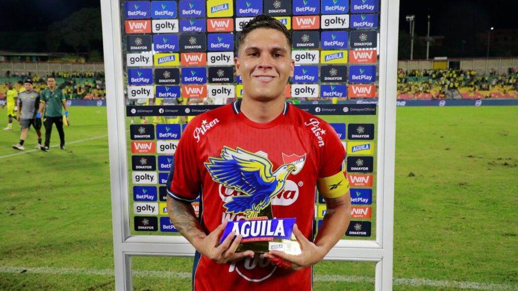 Juan Fernando Quintero salió entre botellazos del Américo Montanini