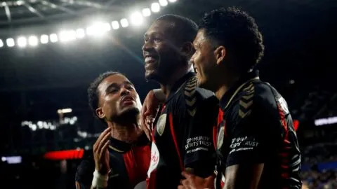Real Sociedad da batalla, pero no le alcanza: Bournemouth sale triunfante en su primera salida de Europa League