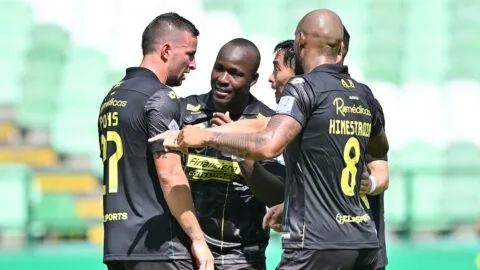 Atlético Bucaramanga aprovecha varios errores del Deportivo Pereira y sale triunfante de la ciudad de Cali
