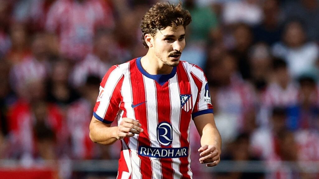 Julián Álvarez luce una pequeña sonrisa en las fotos de la Champions League del Atlético, tras un mercado marcado por su posible salida.