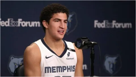 La historia detrás de Karim López: dejó su hogar para perseguir el sueño de jugar en la NBA