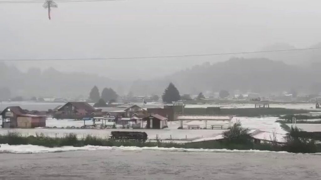 Fuertes lluvias con granizo pinta de blanco La Marquesa en Edomex: fotos y vídeos