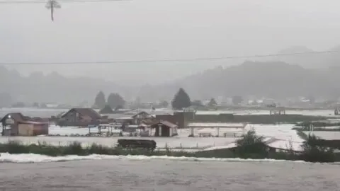 Fuertes lluvias con granizo pinta de blanco La Marquesa en Edomex: fotos y vídeos