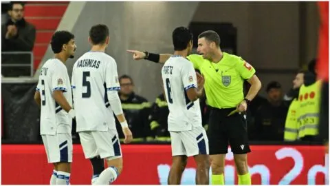 Polémica en la UEFA Nations League: expulsan a Sayed Abu Farchi por celebrar un gol simulando un disparo