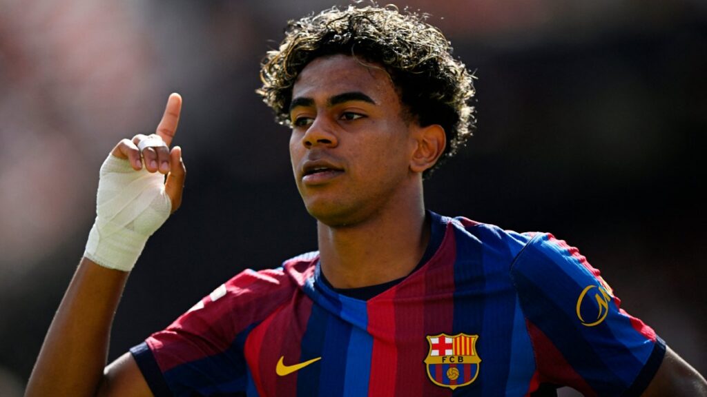 Lamine Yamal durante un partido del Barcelona