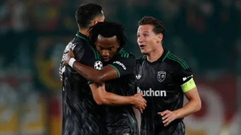 Lens firma una remontada de locura ante Slavia Praha con dos goles en el tiempo de compensación